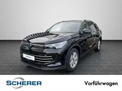 Deep black perleffekt (metallic) Gebraucht 2025 VW Tiguan Elegance SUV | 41.970 € (Teuer)