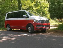 Rot Gebraucht 2017 VW T6 Highline Van | 39.990 €