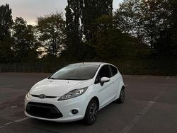 Weiß Gebraucht 2010 Ford Fiesta Kleinwagen | 3.000 €