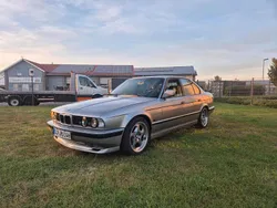 Grau Gebraucht 1989 BMW 525 Basis Limousine | 12.499 €