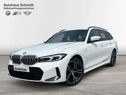 Alpinweiß uni Gebraucht 2024 BMW 330e M Sport Kombi | 42.250 € (Guter Preis)