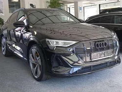 Schwarz Gebraucht 2022 Audi e-tron Black Edition SUV | 40.999 € (Fairer Preis)