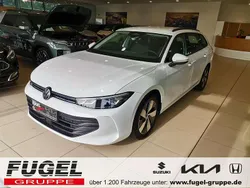 Pure white Gebraucht 2024 VW Passat Kombi | 28.299 € (Teuer)