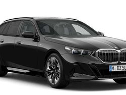 Saphirschwarz metallic Gebraucht 2025 BMW 520 M Sport Kombi | 53.880 € (Superpreis)