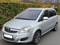 Silber Gebraucht 2010 Opel Zafira Van / Kleinbus | 4.850 €