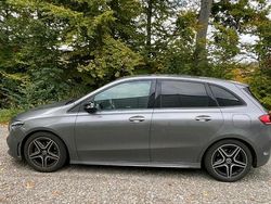 Grau Gebraucht 2019 Mercedes B200 AMG line Van / Kleinbus | 24.000 € (Etwas zu teuer)