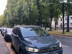 Grau Gebraucht 2021 VW Touran Highline Van / Kleinbus | 17.300 €
