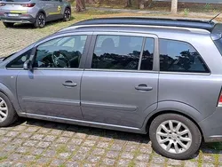 Grau Gebraucht 2005 Opel Zafira Sport Van / Kleinbus | 3.200 € (Fairer Preis)