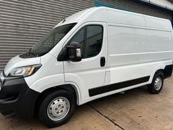Weiß Gebraucht 2023 Peugeot Boxer Van | 25.990 € (Fairer Preis)