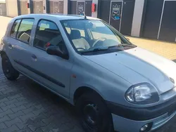 Grau Gebraucht 1999 Renault Clio II Kleinwagen | 899 € (Teuer)
