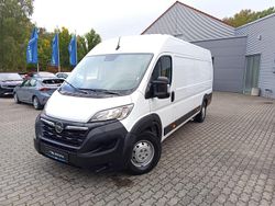 Weiss icy Gebraucht 2024 Opel Movano Van | 25.980 € (Superpreis)