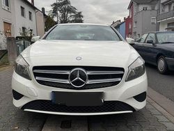 Weiß Gebraucht 2014 Mercedes A180 Urban Limousine | 10.300 € (Fairer Preis)