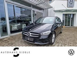 Nachtschwarz Gebraucht 2020 Mercedes B200 Progressive Van / Kleinbus | 27.440 € (Etwas zu teuer)