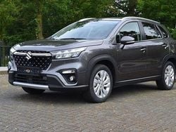 Grau Gebraucht 2023 Suzuki SX4 Van / Kleinbus | 25.549 €