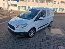 Weiß Gebraucht 2017 Ford Transit Van / Kleinbus | 8.600 € (Fairer Preis)