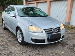 Silber Gebraucht 2005 VW Jetta Comfortline Limousine | 3.700 € (Etwas zu teuer)