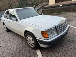 Weiß Gebraucht 1991 Mercedes E230 Limousine | 3.499 €