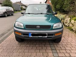 Grün Gebraucht 1996 Toyota RAV4 SUV | 2.399 €