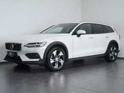 Weiß Gebraucht 2022 Volvo V60 CC Pro Kombi | 32.950 € (Superpreis)