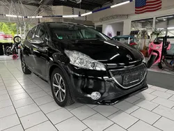 Schwarz Gebraucht 2013 Peugeot 208 Style Kleinwagen | 4.999 € (Fairer Preis)