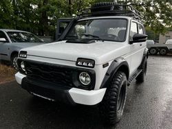 Weiß Gebraucht 2000 Lada niva SUV | 7.900 €