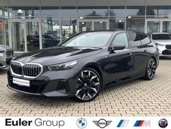 Sophistograu brillanteffekt me Gebraucht 2025 BMW 520 M Sport Kombi | 46.680 € (Superpreis)
