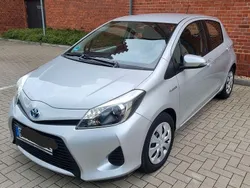 Silber Gebraucht 2012 Toyota Yaris Hybrid Life Kleinwagen | 8.990 € (Teuer)
