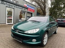Grün Gebraucht 2004 Peugeot 206 CC Roland Garros Cabrio | 1.299 € (Guter Preis)