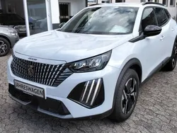 Weiß Gebraucht 2024 Peugeot 2008 Allure SUV | 20.990 € (Fairer Preis)
