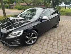 Schwarz Gebraucht 2016 Volvo V60 R-Design Kombi | 13.900 € (Fairer Preis)