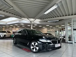 Black sapphire metallic Gebraucht 2023 BMW 520 Sport Line Kombi | 32.950 € (Guter Preis)