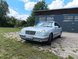Silber Gebraucht 1997 Mercedes E240 AMG Limousine | 5.500 €