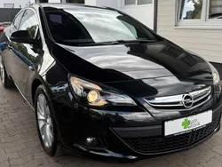 Schwarz Gebraucht 2013 Opel Astra GTC Innovation Coupé | 9.990 € (Teuer)