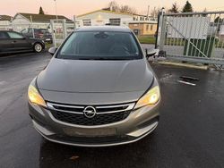 Grau Gebraucht 2017 Opel Astra Edition Kombi | 4.400 €