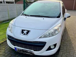 Weiß Gebraucht 2012 Peugeot 207 Limousine | 3.500 € (Fairer Preis)