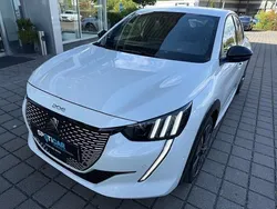 Weiß Gebraucht 2021 Peugeot e-208 GT Kleinwagen | 17.890 € (Fairer Preis)