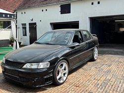 Schwarz Gebraucht 1997 Opel Vectra Limousine | 10.999 €