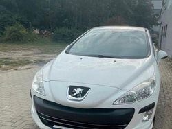 Weiß Gebraucht 2010 Peugeot 308 Kleinwagen | 2.799 €