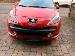 Rot Gebraucht 2009 Peugeot 207 Limousine | 1.950 € (Fairer Preis)