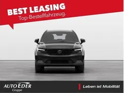 Schwarz (onyx schwarz metallic) Neu 2025 Volvo XC40 Plus SUV | 42.990 € (Fairer Preis)