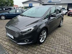 Grau Gebraucht 2018 Ford S-MAX Titanium Van / Kleinbus | 20.990 € (Fairer Preis)