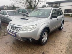 Silber Gebraucht 2011 Subaru Forester Active SUV | 6.997 € (Guter Preis)