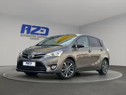 Grau Gebraucht 2017 Toyota Verso Van / Kleinbus | 14.499 € (Fairer Preis)