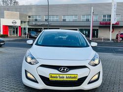 Weiß Gebraucht 2013 Hyundai i30 Classic Limousine | 5.500 € (Fairer Preis)