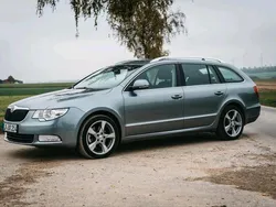 Grau Gebraucht 2010 Skoda Superb Kombi | 5.800 € (Fairer Preis)