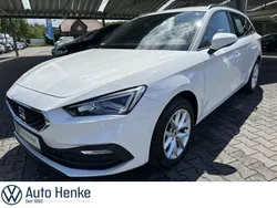 Weiß Gebraucht 2022 Seat Leon Style Plus Kombi | 18.995 € (Fairer Preis)