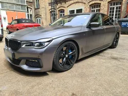 Grau Gebraucht 2016 BMW 750 Sport Line Limousine | 43.495 €