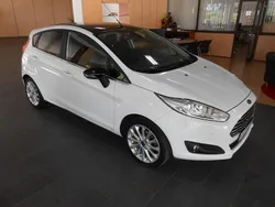 Weiß Gebraucht 2016 Ford Fiesta Titanium Kleinwagen | 10.750 € (Etwas zu teuer)