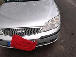 Grau Gebraucht 2004 Ford Mondeo Kombi | 1.600 € (Fairer Preis)