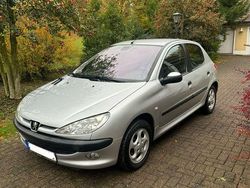 Silber Gebraucht 2004 Peugeot 206 Premium Limousine | 2.999 € (Etwas zu teuer)